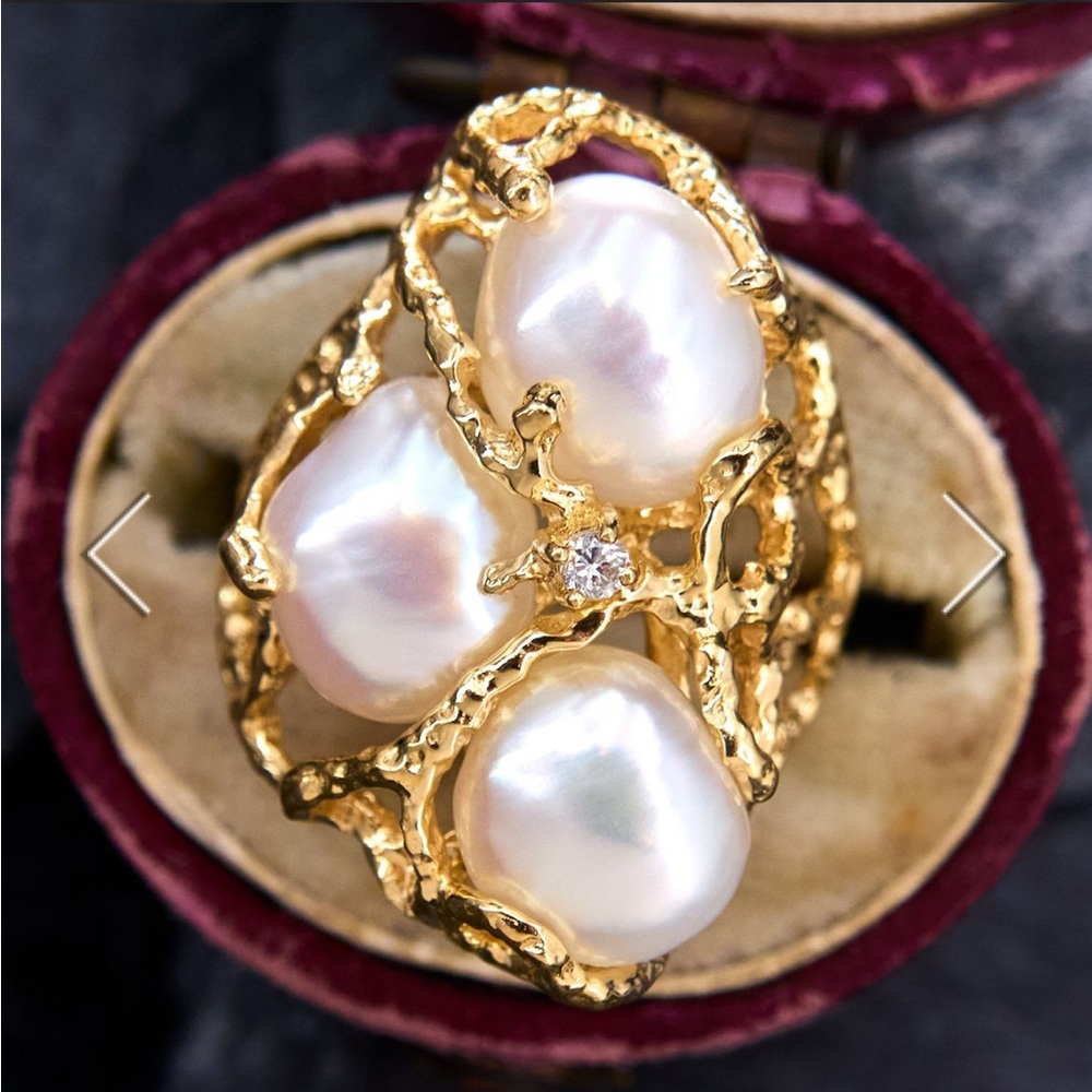 Organic vintage Motif Baroque Pearl Ring in 14K Yellow Gold